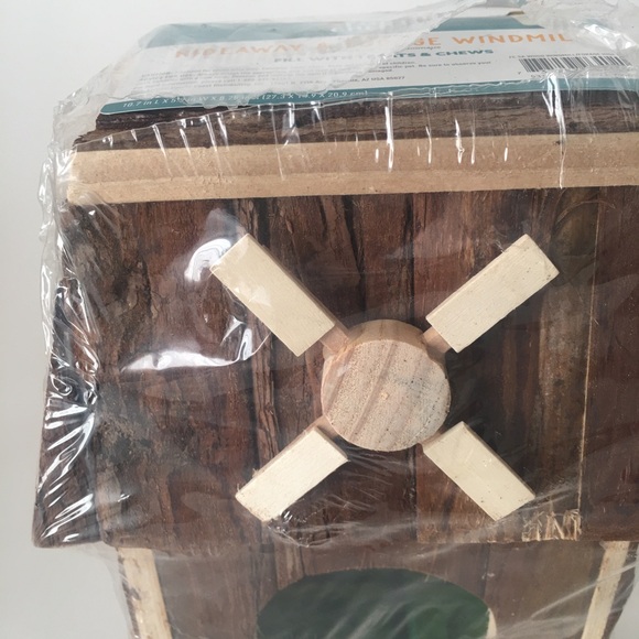Full Cheeks Small Pet Fir Wood Hideaway & Forage Windmill To Be Fill With Treats - Picture 5 of 12